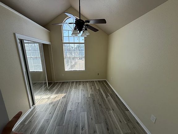3rd image of 310 Settlers Park Dr