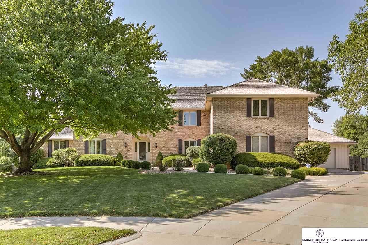 9726 Ascot Dr, Omaha, NE 68114 | Zillow