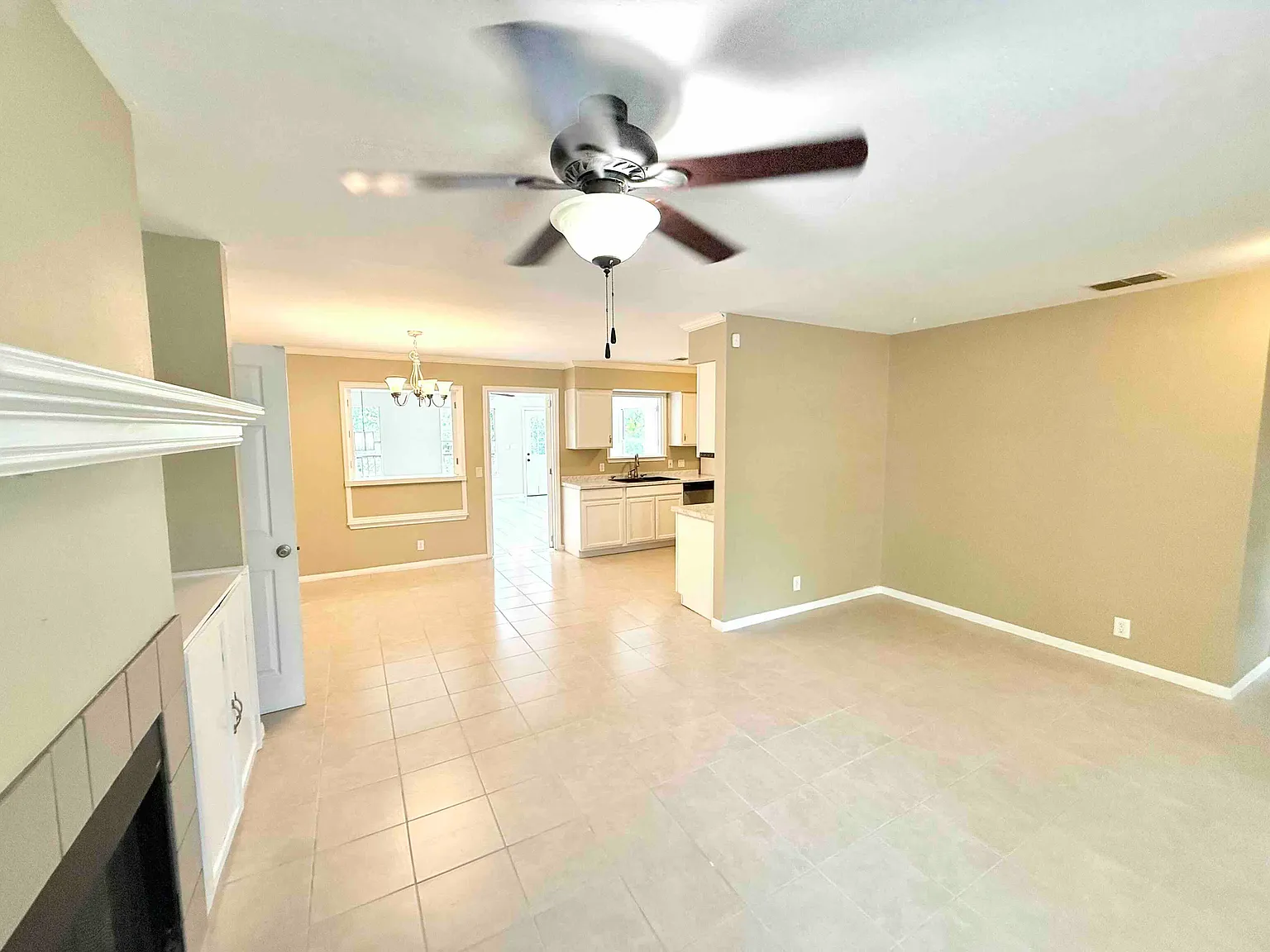 3 bed, 2.5 bath, 1872 sqft, $1,999 — Photo 3