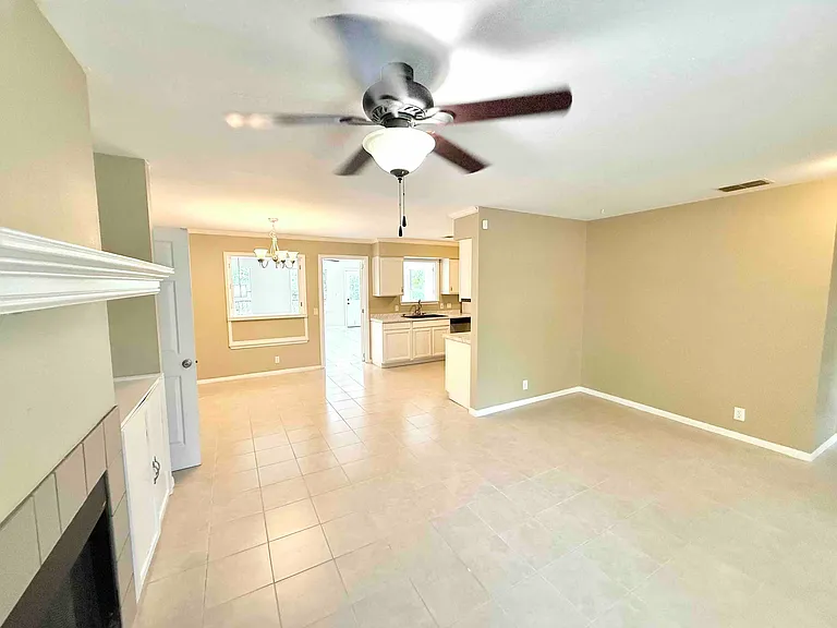 502 Dewberry Dr — Photo 3