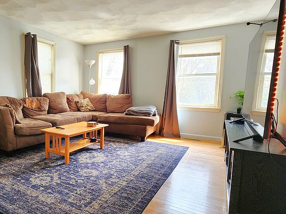 4th image of 301 Park St #2