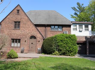 6 Tuddington Rd, Great Neck, NY 11023