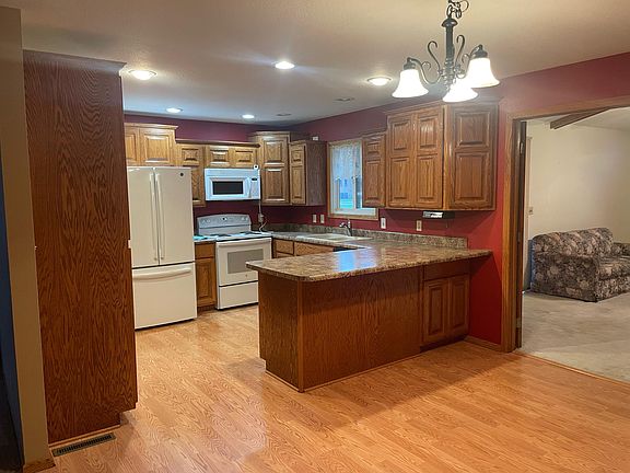 4th image of 207 S Maple St