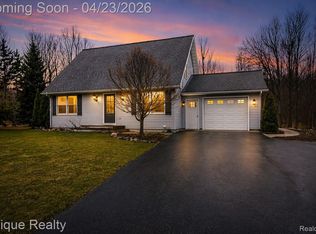 20730 Betsie Highland Dr, Interlochen, MI 49643