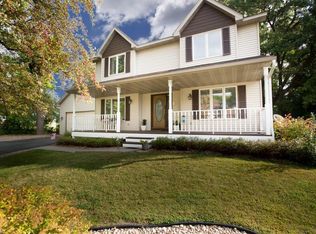 19521 Jade Ln, Lakeville, MN 55044