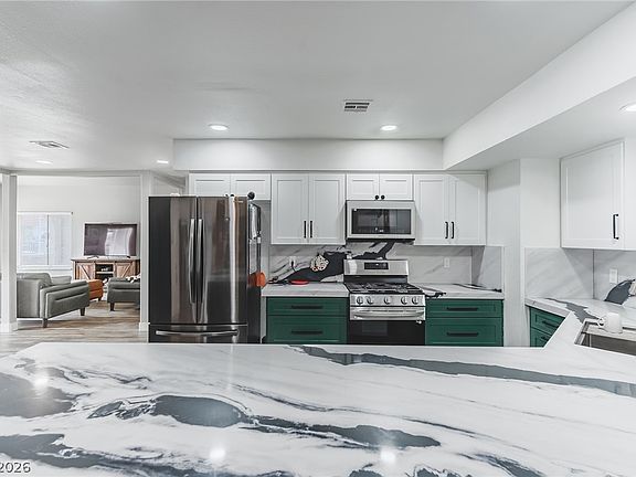 4th image of 982 Pescados Dr
