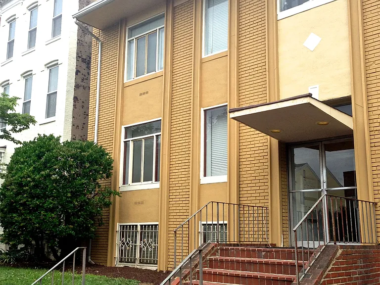 320 Constitution Ave NE — Photo 11