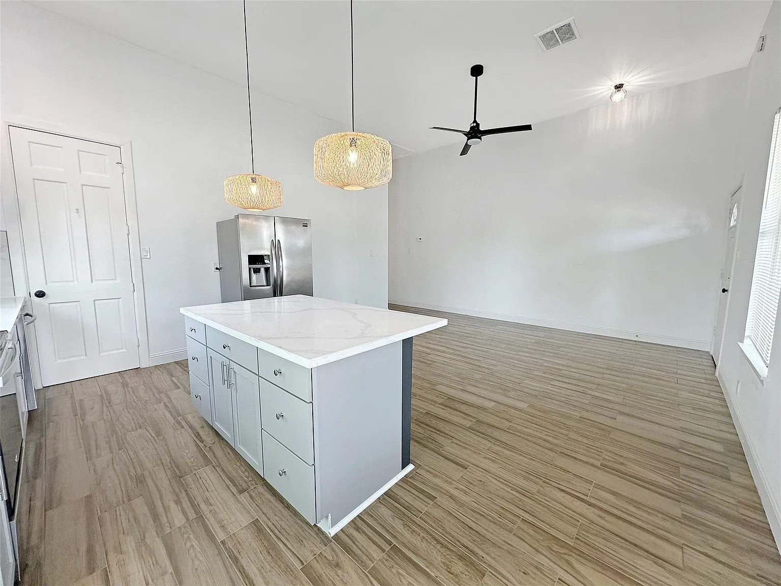 2 bed, 2.0 bath, 1083 sqft, $1,695 — Photo 3