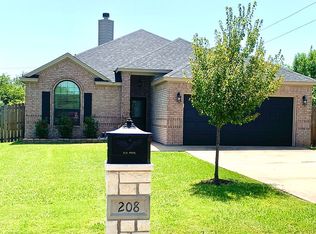 208 Vista Dr, Granbury, TX 76049