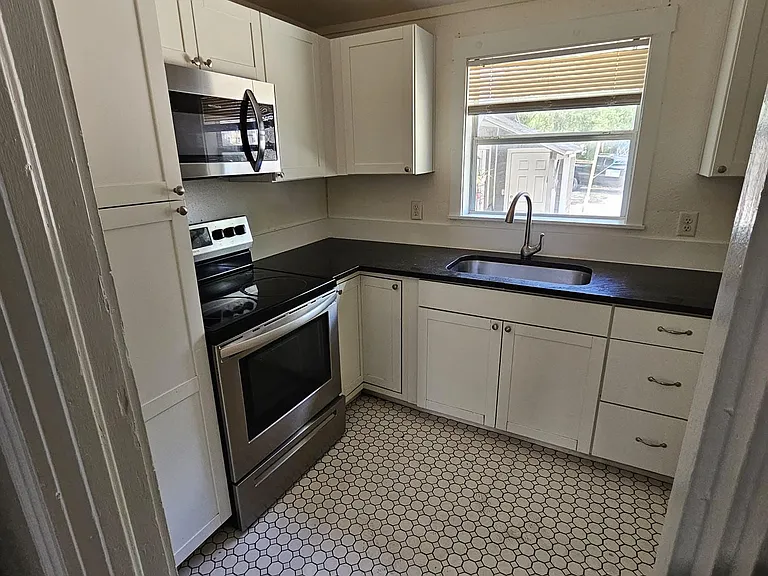 220 N Beaumont Ave #1 — Photo 1