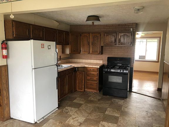 2nd image of 627 Georgian Dr