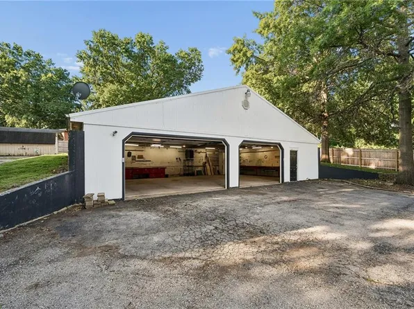 14601 E 39th St S, Independence, MO 64055