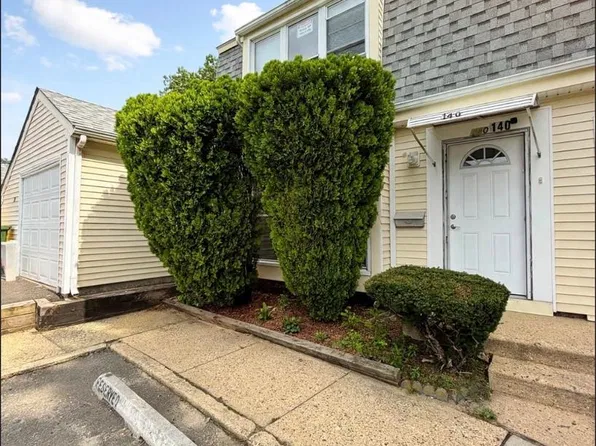 140 Downing St, Lakewood, NJ 08701