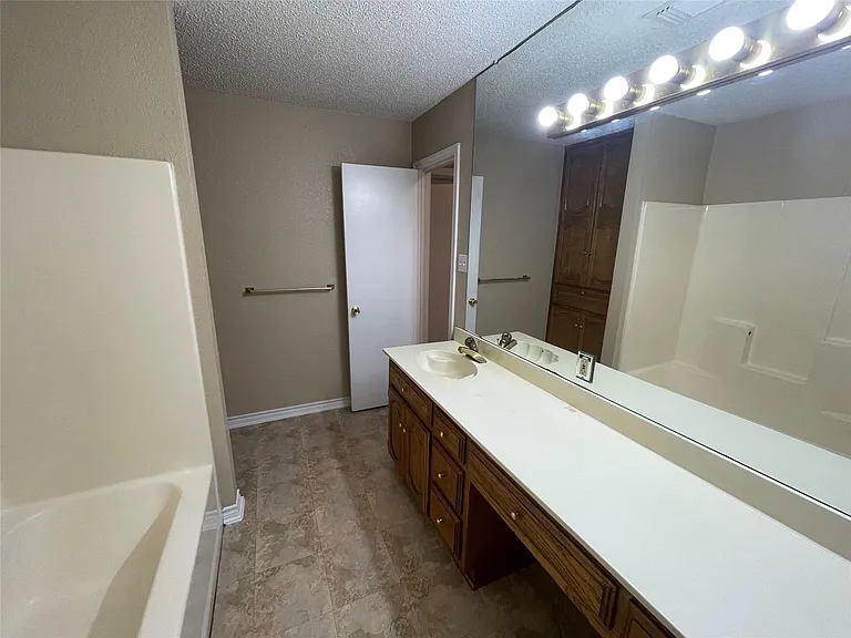 407 Hillcroft Cir — Photo 11