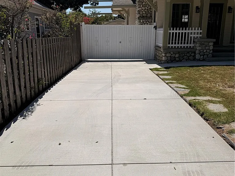 1631 Walworth Ave — Photo 21