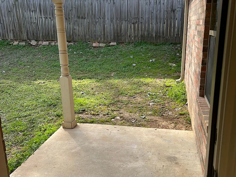 1127 E Dawson St — Photo 3