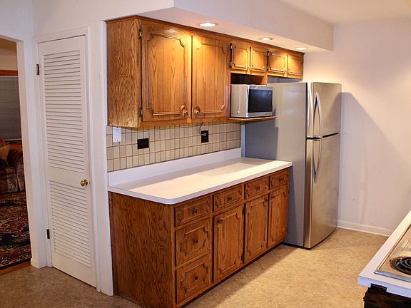 3rd image of 8525 W 129th Pl
