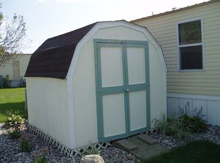 122 Maple Dr, Mankato, MN 56001