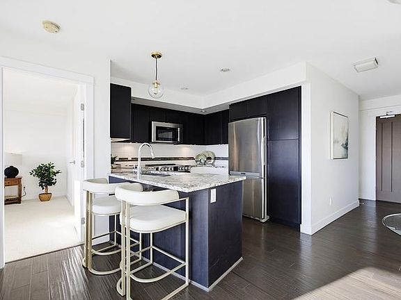 3rd image of 14955 Victoria Ave #603