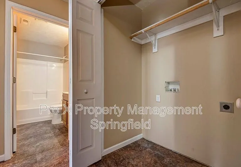 652 N Belview Ave #B — Photo 14