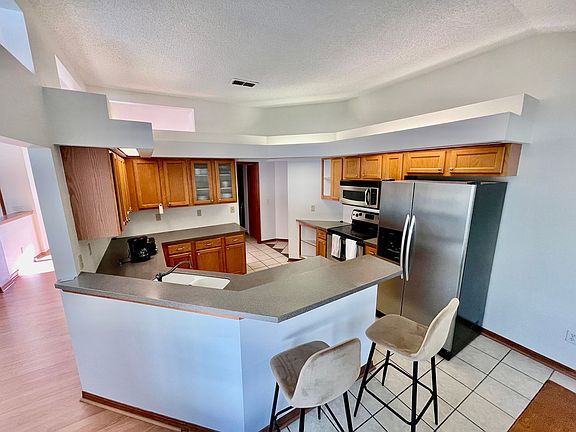 5th image of 2517 Caprice Ln