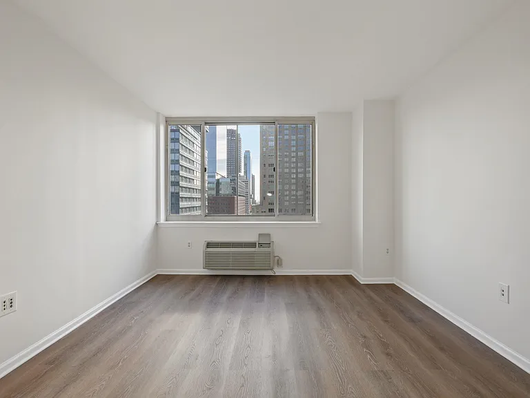 1 2nd St #1809 — Photo 5