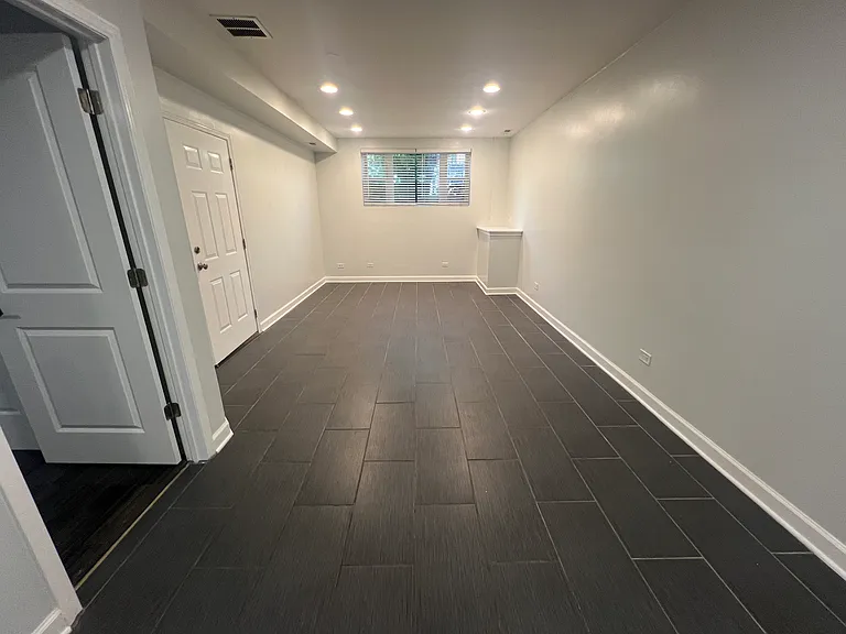 1343 W Walton St #GARDEN — Photo 5