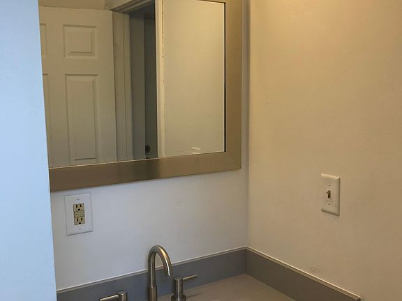 5th image of 872 N Pearl St