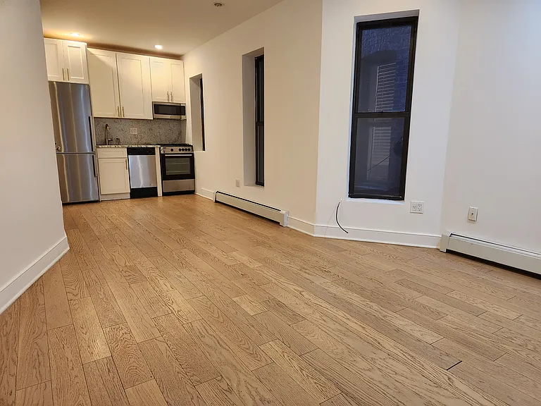 1910 3rd Ave #3RS — Photo 1