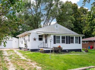 464 E Pearl St, Farmington, IL 61531