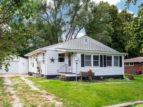 464 E Pearl St, Farmington, IL 61531