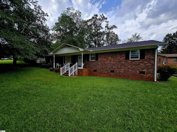 17 Vesta Dr, Greenville, SC 29611