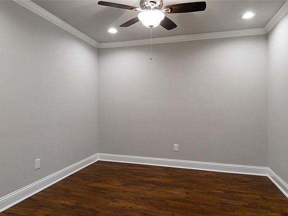 5th image of 302 Woodcrest Dr