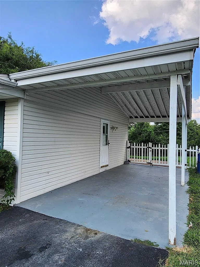 3 bed, 2.5 bath, 975 sqft, $1,995 — Photo 3