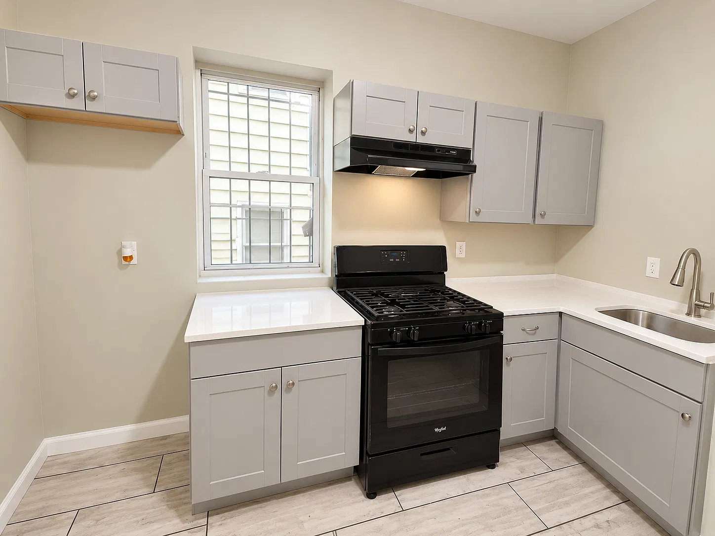 3 bed, 1.5 bath, 1200 sqft, $2,045 — Photo 1