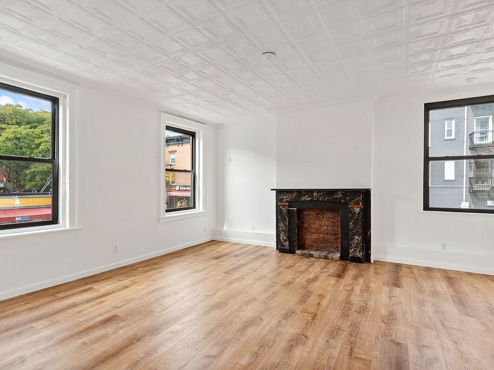 1st image of 133 Smith St #2