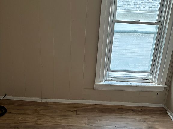 3rd image of 472 Portage St #1