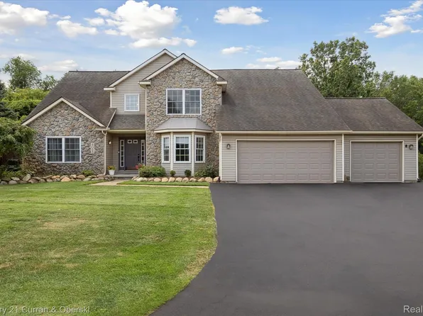 4025 Forest Edge Dr, Commerce Township, MI 48382