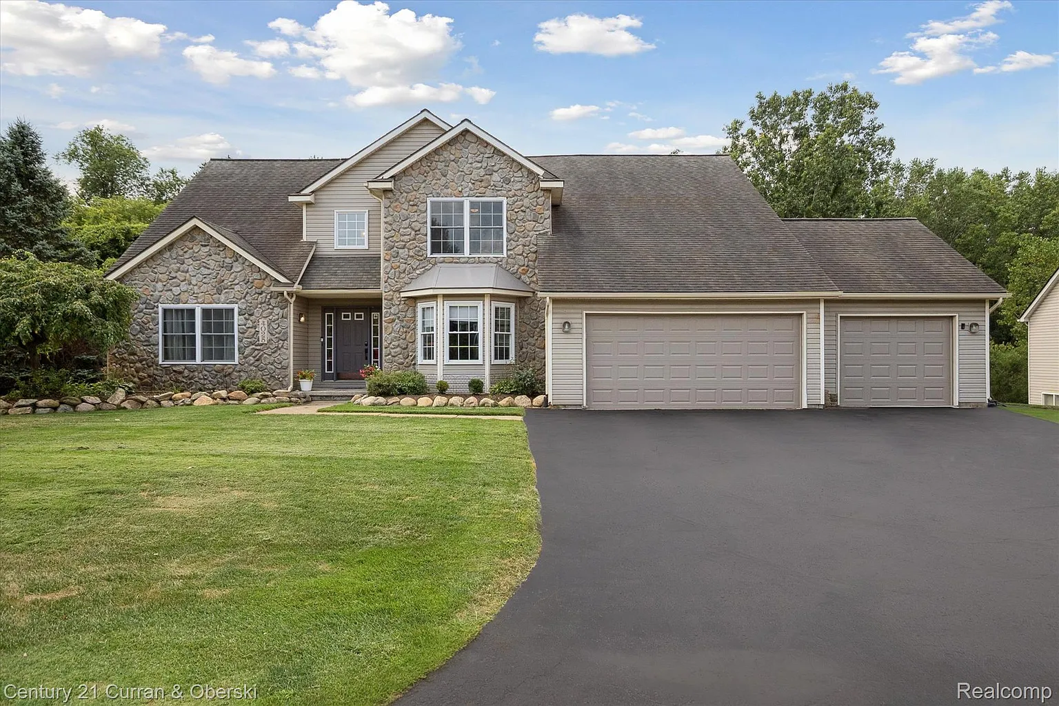4025 Forest Edge Dr photo 1