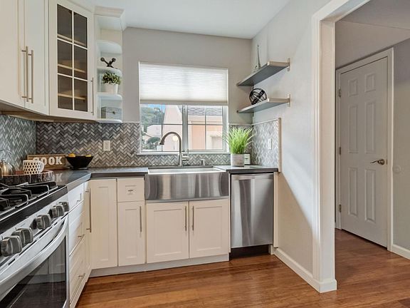 5th image of 1002 San Antonio Cir Unit 22