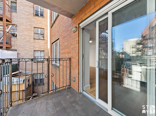 279 Lee Avenue image 4 of 7