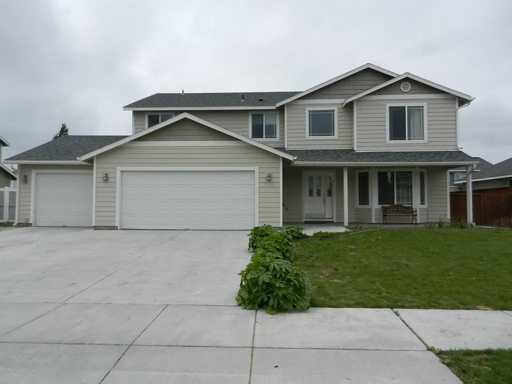 2004 Dilley Ave photo 1