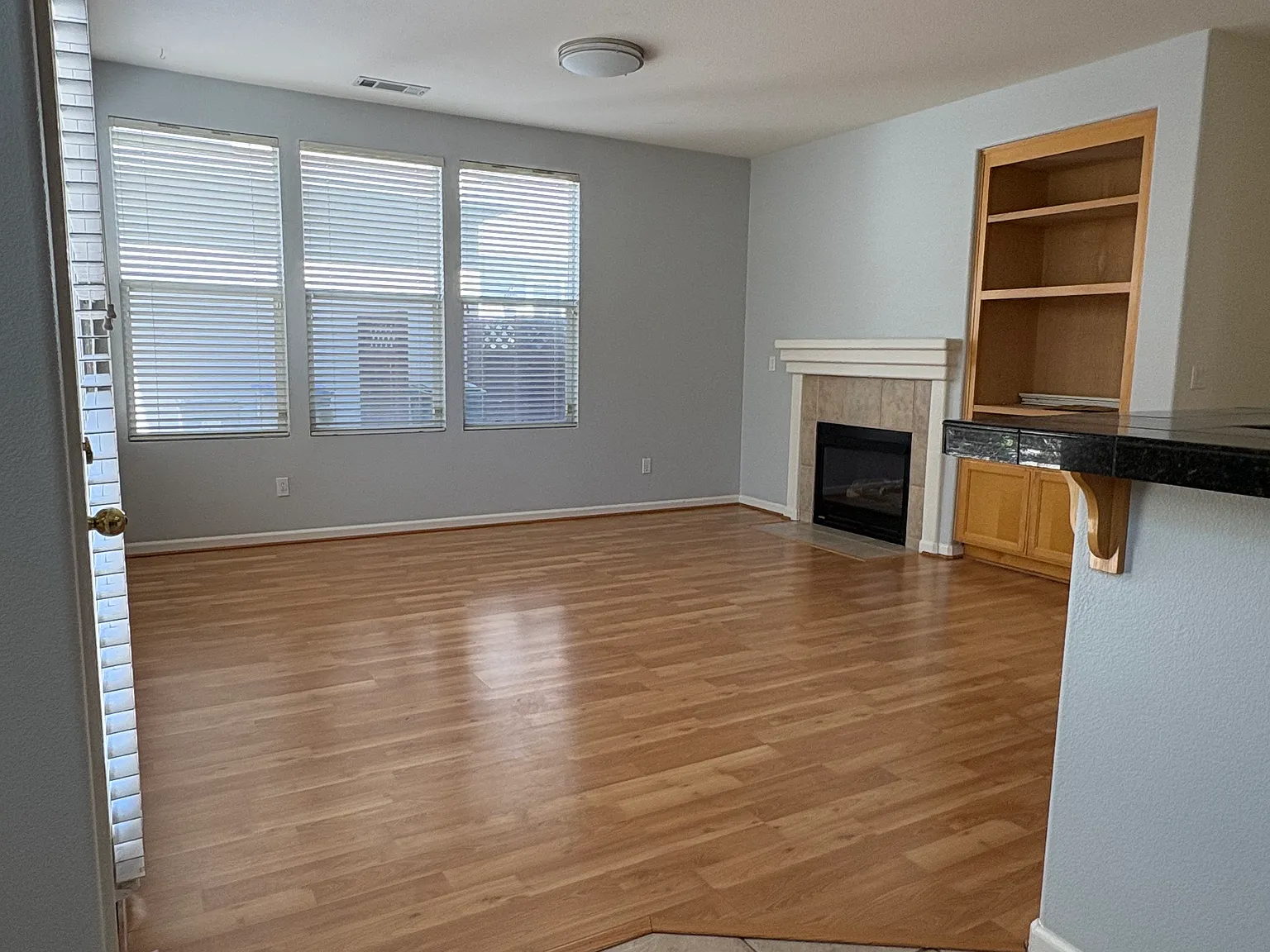 3 bed, 1916 sqft, $4,985 — Photo 4