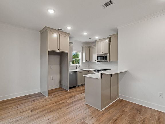 4th image of 325 Nobles Rd
