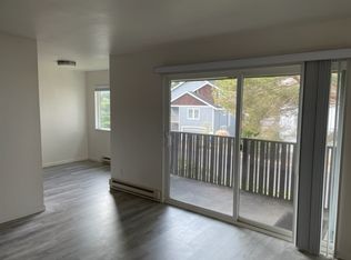 2175 NW Mast Placeapt #C, Lincoln City, OR 97367