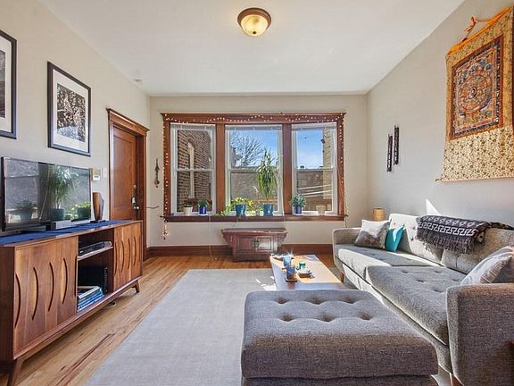 2nd image of 2060 W Hutchinson St Floor 2