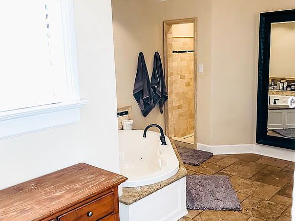 5th image of 2165 N Doran