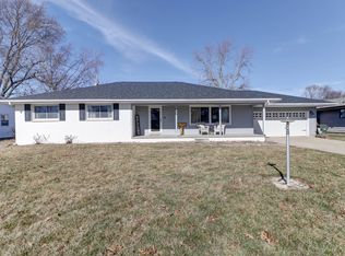 304 Douglas Dr, Tuscola, IL 61953