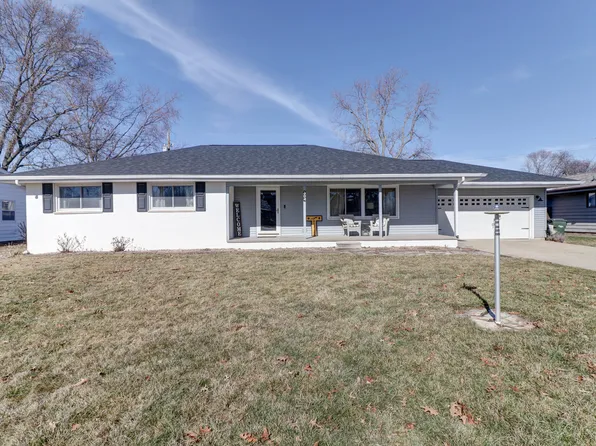 304 Douglas Dr, Tuscola, IL 61953