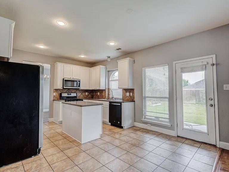 6107 Lakecrest Dr — Photo 9
